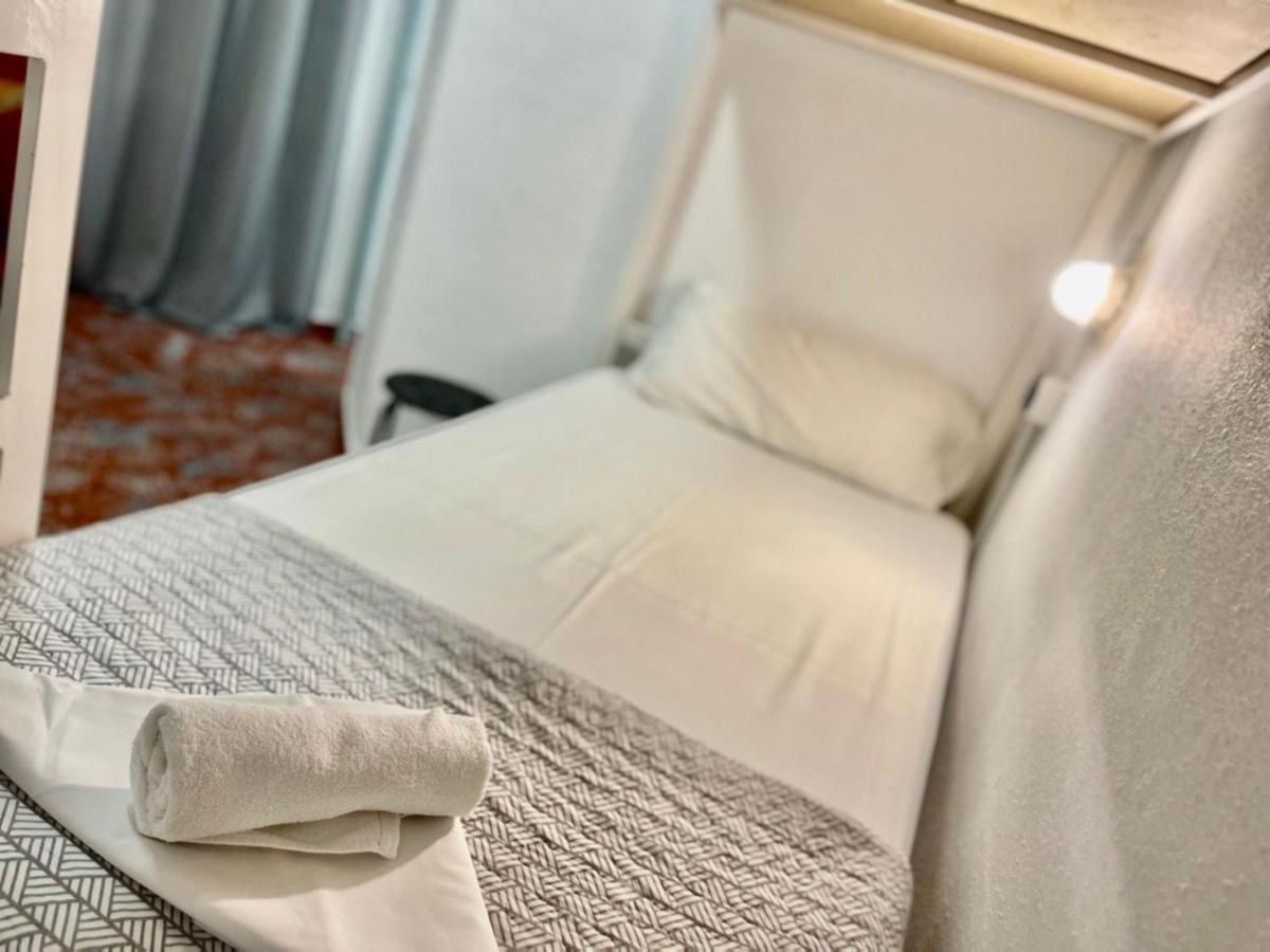 Loft Apart&Hostal โยเรตเดมาร์ ภายนอก รูปภาพ